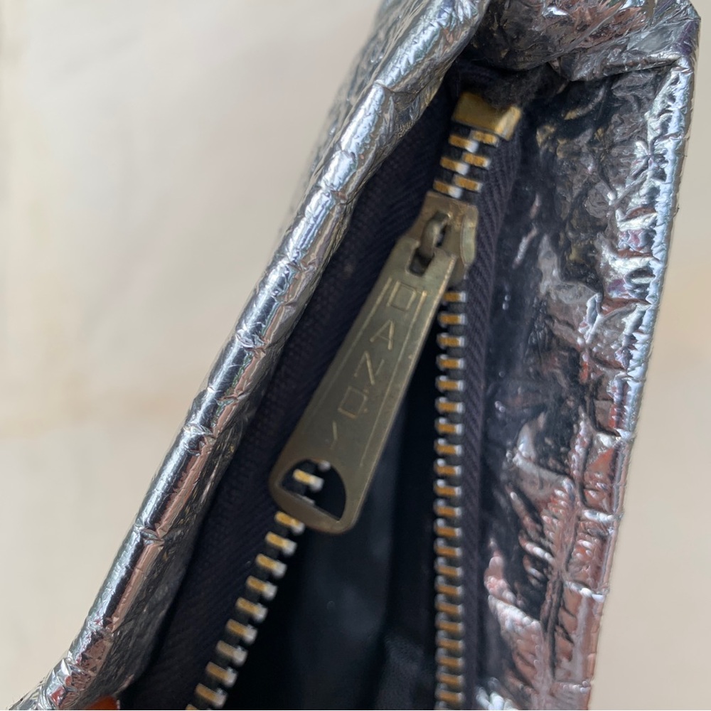 Vintage 1960s metallic silver tote bag with lucite bamboo style handles - Picture 5 of 10